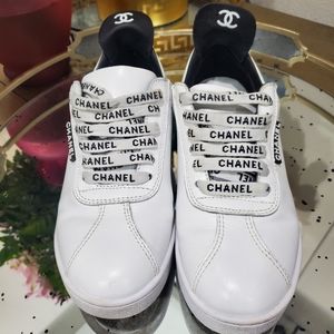 CHANEL Sneaker